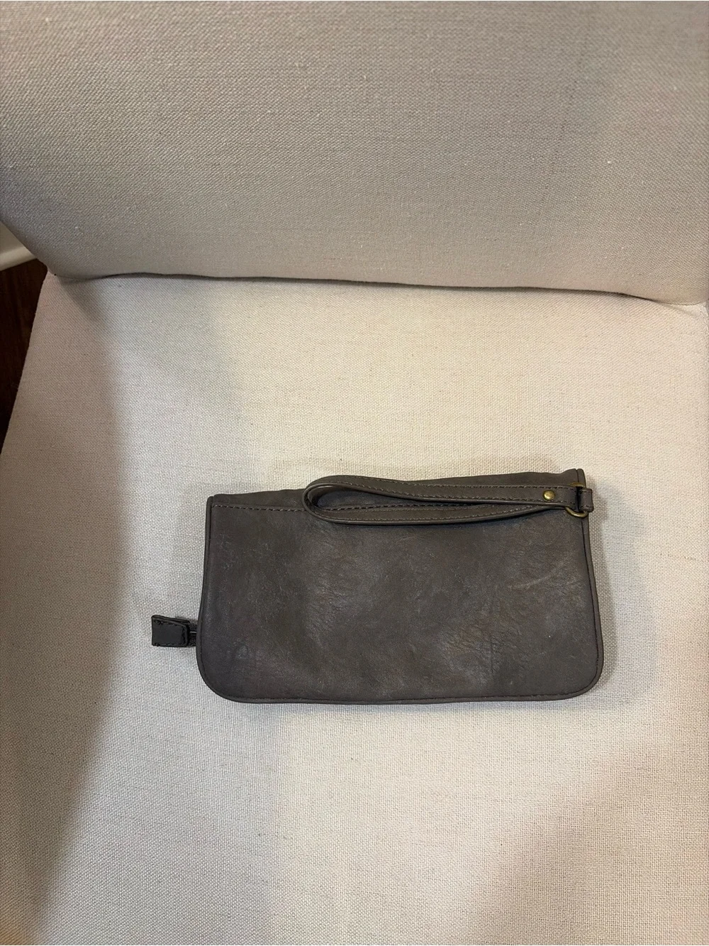 Simply Vera Vera Wang taupe wristlet clutch with wrist strap